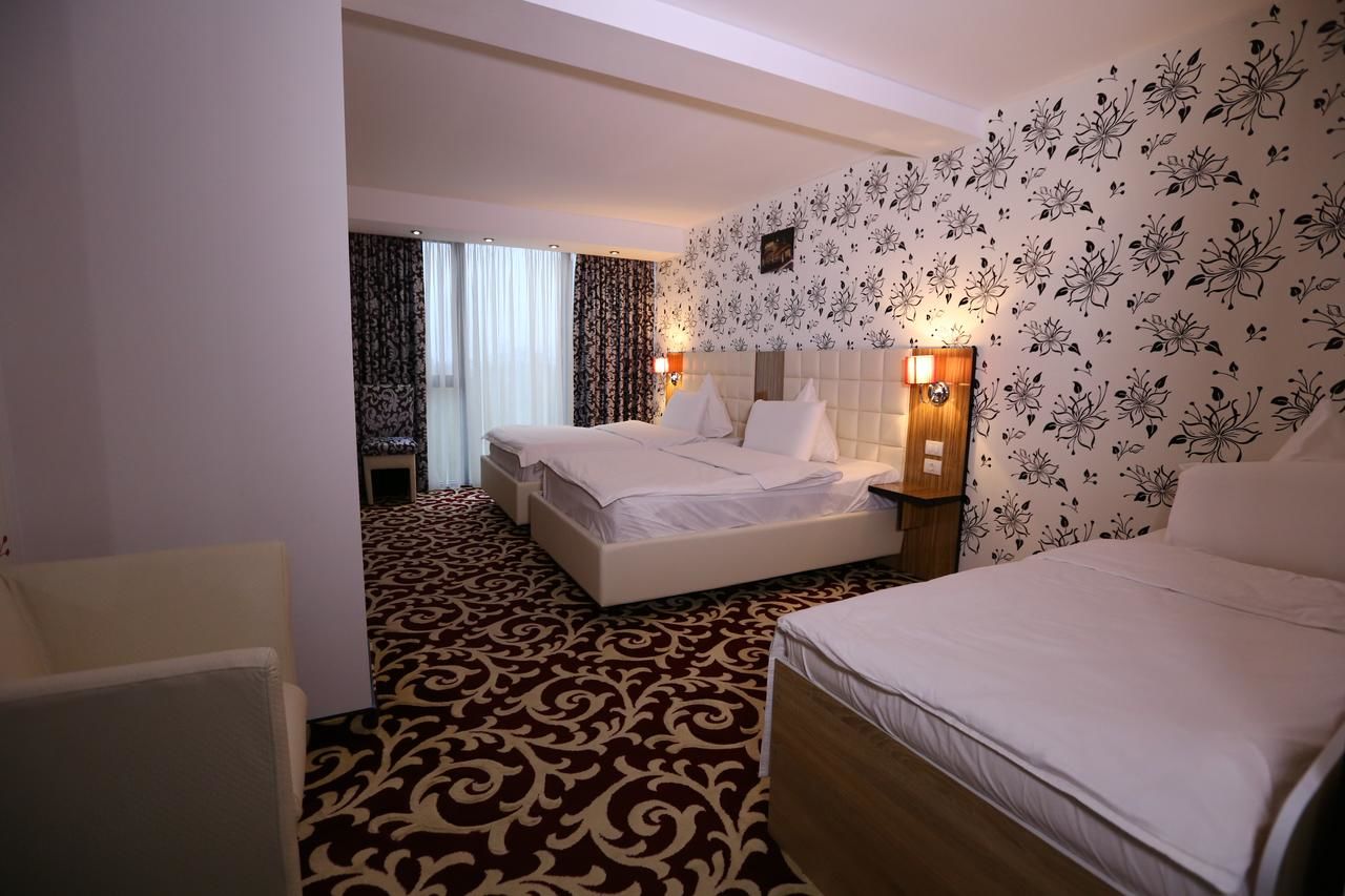 Отель Hotel Articus Крайова