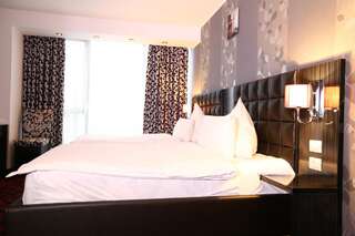 Отель Hotel Articus Крайова Улучшенный двухместный номер с 2 отдельными кроватями-2
