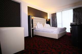 Отель Hotel Articus Крайова Улучшенный двухместный номер с 1 кроватью-5
