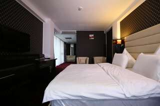 Отель Hotel Articus Крайова Улучшенный двухместный номер с 1 кроватью-10